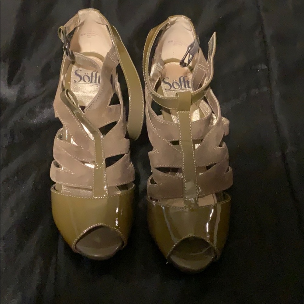 Never worn!! Sofft brand olive heels